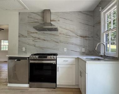 2469 Glynn Drive Se - Photo Thumbnail 13