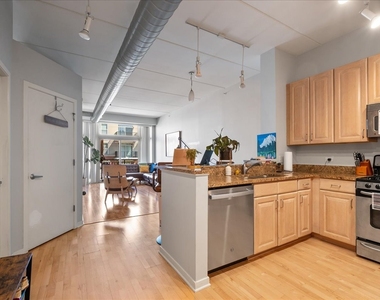 647 Metropolitan Way - Photo Thumbnail 7