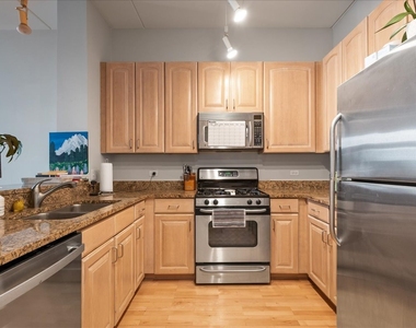 647 Metropolitan Way - Photo Thumbnail 6