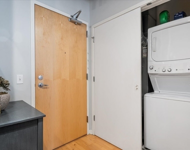 647 Metropolitan Way - Photo Thumbnail 11