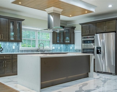 3924 Ashford Dunwoody Road Ne - Photo Thumbnail 9