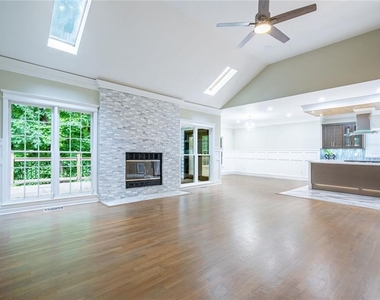3924 Ashford Dunwoody Road Ne - Photo Thumbnail 4