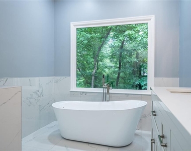 3924 Ashford Dunwoody Road Ne - Photo Thumbnail 16