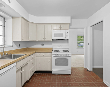 934 Yale Street - Photo Thumbnail 6