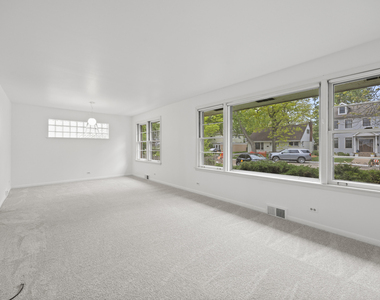 934 Yale Street - Photo Thumbnail 4