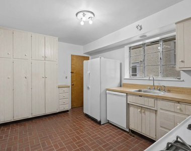 934 Yale Street - Photo Thumbnail 7