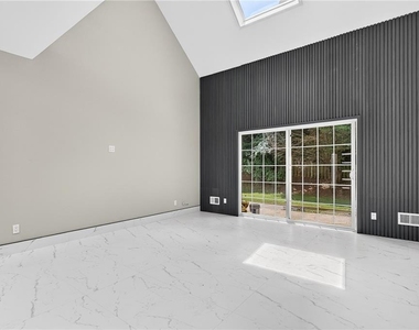 475 Trammell Drive - Photo Thumbnail 4