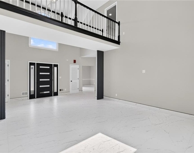 475 Trammell Drive - Photo Thumbnail 2