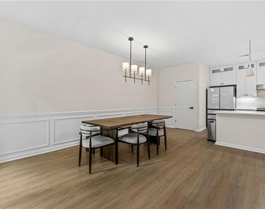 386 Creek Manor Way - Photo Thumbnail 14