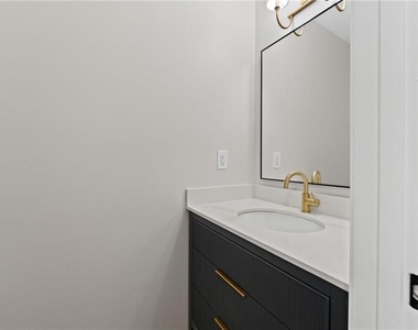 386 Creek Manor Way - Photo Thumbnail 17
