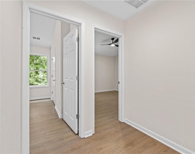 386 Creek Manor Way - Photo Thumbnail 20
