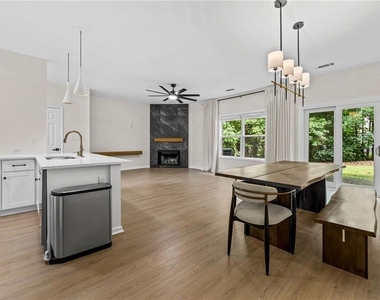 386 Creek Manor Way - Photo Thumbnail 15