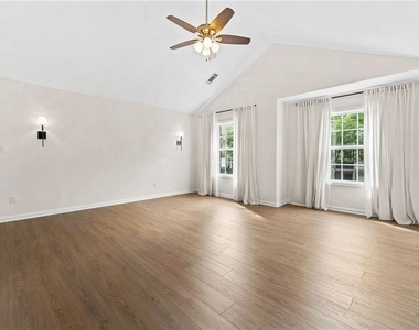 386 Creek Manor Way - Photo Thumbnail 22