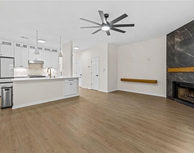 386 Creek Manor Way - Photo Thumbnail 12