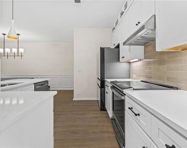 386 Creek Manor Way - Photo Thumbnail 7