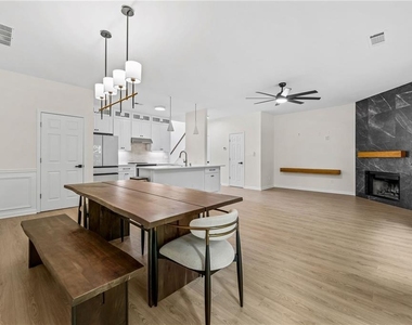 386 Creek Manor Way - Photo Thumbnail 16