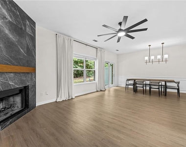386 Creek Manor Way - Photo Thumbnail 10