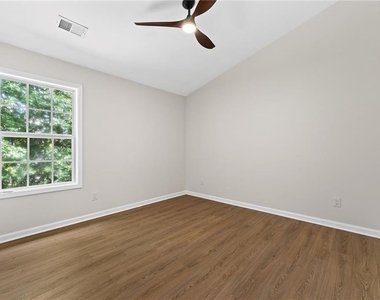386 Creek Manor Way - Photo Thumbnail 30