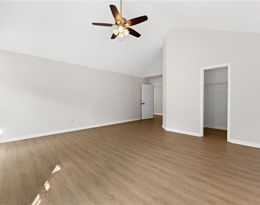 386 Creek Manor Way - Photo Thumbnail 23