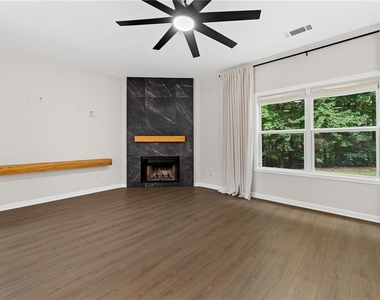 386 Creek Manor Way - Photo Thumbnail 11