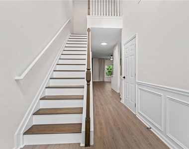386 Creek Manor Way - Photo Thumbnail 5