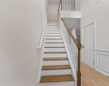 386 Creek Manor Way - Photo Thumbnail 18