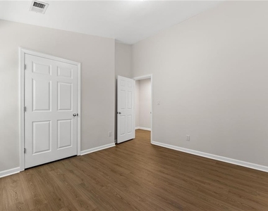 386 Creek Manor Way - Photo Thumbnail 29