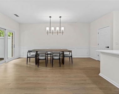 386 Creek Manor Way - Photo Thumbnail 13