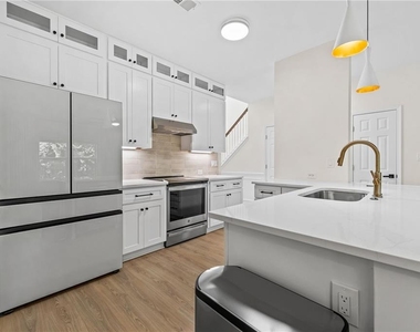 386 Creek Manor Way - Photo Thumbnail 8