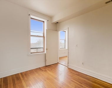 3133 W Augusta Boulevard - Photo Thumbnail 2