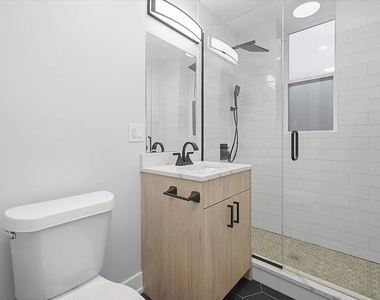 1916 N Ridgeway Avenue - Photo Thumbnail 5