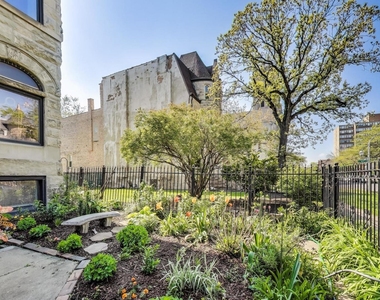 4553 S Ellis Avenue - Photo Thumbnail 3