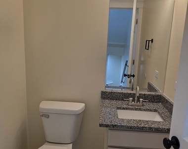 221 N Walnut Street - Photo Thumbnail 6