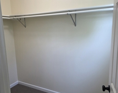 221 N Walnut Street - Photo Thumbnail 12