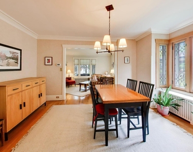 2624 Thayer Street - Photo Thumbnail 8