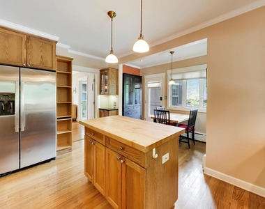 2624 Thayer Street - Photo Thumbnail 12