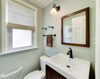 2624 Thayer Street - Photo Thumbnail 17