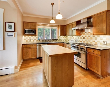 2624 Thayer Street - Photo Thumbnail 9