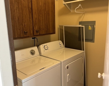 690 Cross Creek Dr Drive - Photo Thumbnail 12