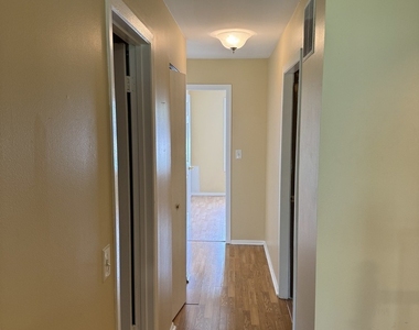690 Cross Creek Dr Drive - Photo Thumbnail 2
