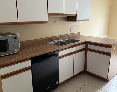 690 Cross Creek Dr Drive - Photo Thumbnail 3