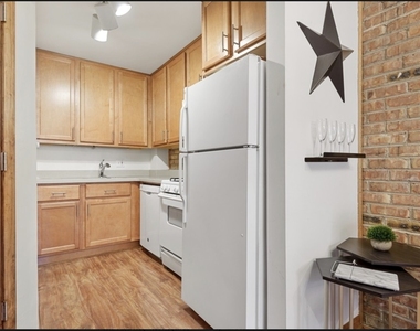 639 W Wellington Avenue - Photo Thumbnail 3