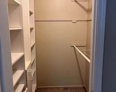 1544 Williamsburg Drive - Photo Thumbnail 6