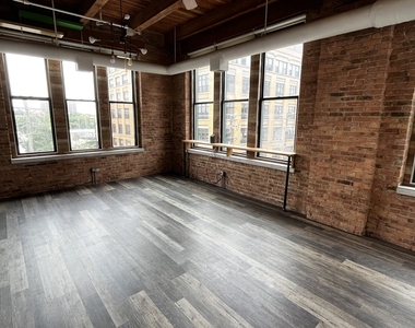 331 S Peoria Street - Photo Thumbnail 3