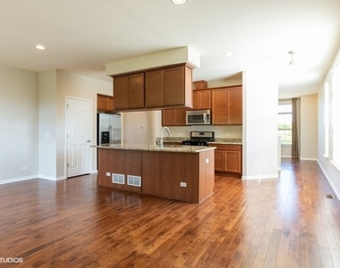 323 Aspen Pointe Road - Photo Thumbnail 4