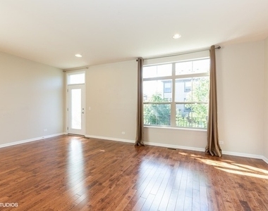 323 Aspen Pointe Road - Photo Thumbnail 5