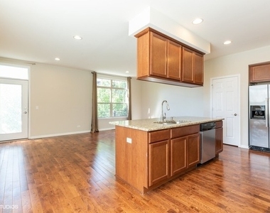 323 Aspen Pointe Road - Photo Thumbnail 3
