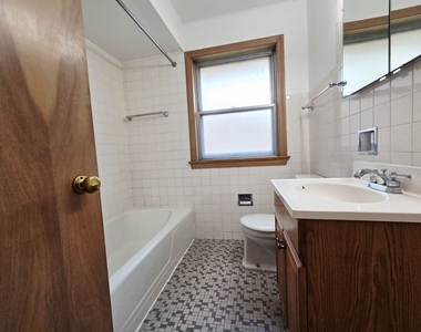 1431 Balmoral Avenue - Photo Thumbnail 7