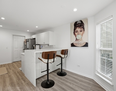 1117 Hawthorne Lane - Photo Thumbnail 13