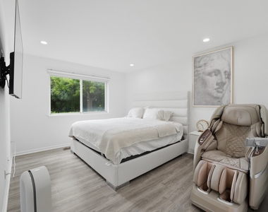 1117 Hawthorne Lane - Photo Thumbnail 21